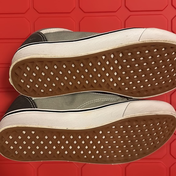 Vans - Picture 3 of 5